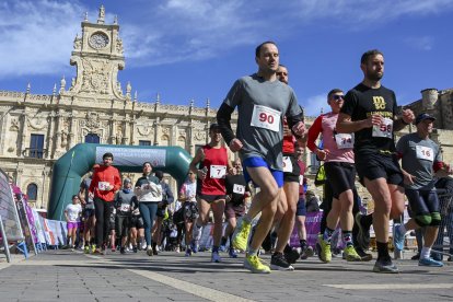 Carrera en favor de afectados por ELA, en el Día de la Comunidad de Castilla y León. EFE/J.Casares