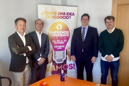 Vallejo, segundo por la izquierda, esta mañana en la presentación de Emprende Experience.