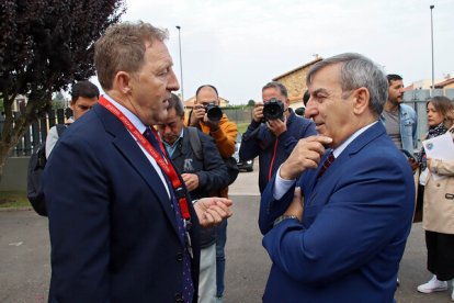 El consejero de Movilidad y Transformación Digital, José Luis Sanz Merino, con el CEO de Proconsi, Tomás Castro