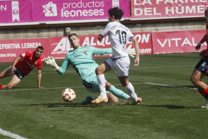 Luis Chacón hizo el gol de la victoria de la Cultural ante Osasuna B.