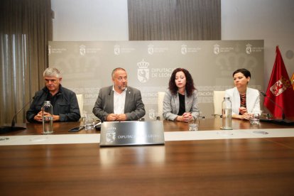 Jorge Vega, Gerardo Álvarez Courel, Carolina López y María Martos, esta mañana.