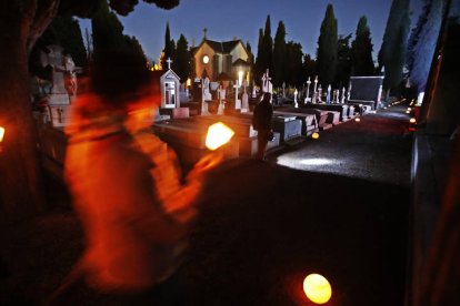 Ruta nocturan por el Cementerio de León.