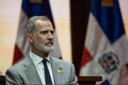 El rey Felipe VI asiste a la investidura de Luis Abinader como presidente de República Dominicana el pasado mes de agosto en el Teatro Nacional en Santo Domingo. EFE/ Orlando Barría