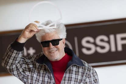 El director Pedro Almodóvar, tras la proyección de su película 'La habitación de al lado', en el Festival de Cine de San Sebastián donde esta noche recibirá el Premio Donostia. EFE/Juan Herrero.