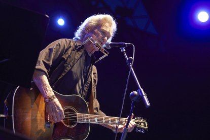 Fotografía de archivo del 26 de junio de 2017 del músico, actor y cantante estadounidense, Kris Kristofferson, durante una actuación en el Festival Jardins de Pedralbes, en Barcelona (España). EFE/ Alejandro García.