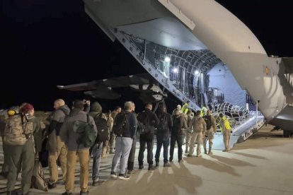 Dos aviones del Ejército del Aire y del Espacio españoles parten este jueves hacia Beirut para evacuar a unos 380 españoles residentes en el Líbano que han manifestado su deseo de venir a España