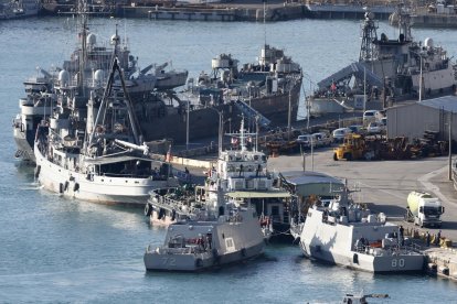 Barcos de la Armada de Taiwán maniobran en el puerto militar de la ciudad de Keelung, Taiwán, el 14 de octubre de 2024. EFE/EPA/RITCHIE B. TONGO