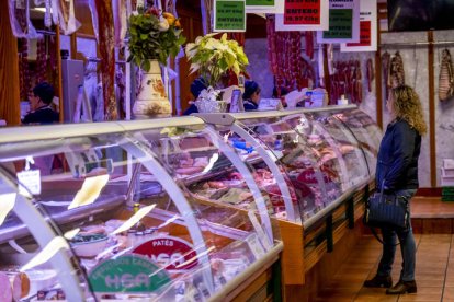 Mostrador de una carniceria charcuteria en Teruel