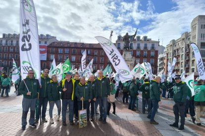 Trabajadores leoneses en la manifestación convocada por CSIF en Valladolid