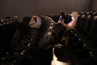 Espectadores en una sala de cine en 2020.EFE/ Marta Pérez