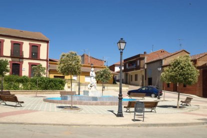 Plaza mayor de Algadefe.