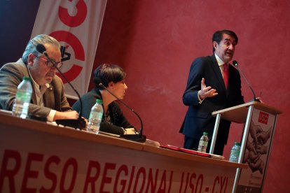 Ponferrada, castillo de los templarios, IX Congreso Regional de USO, clausura el consejero de medio ambiente, Juan carlos Suarez Quiñones, acompañado de el sec. general de USO, Joaquin Perez y Marco Antonio Martinez sec general de USO c y L.