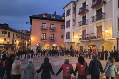 El Círculo del Silencio ocupó la plaza de la Encina.