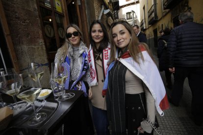 El ambientazo por la disputa del derbi en el casco antiguo de León será una vez más extraordinario en las horas previas al partido. F. Otero Perandones.