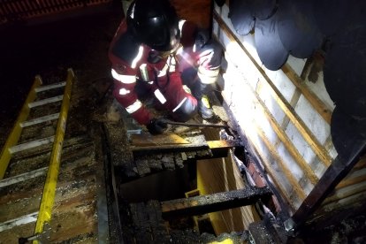 Intervención de uno de los bomberos que participaron en las labores de extinción.