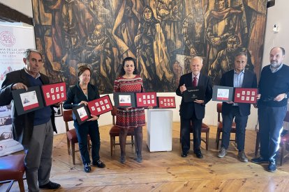 De izquierda a derecha, Saúl Natal, Amelia Biaín, Mercedes Escudero, José maría Merino, Joaquín Otero y José Luis Chamosa.