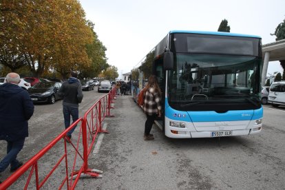 Uno de los autobuses especiales, en el dispositivo del pasado año.