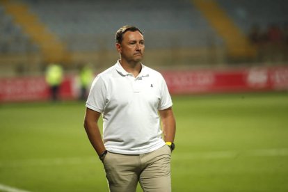 Raúl Llona, entrenador de la Cultural y Deportiva Leonesa.