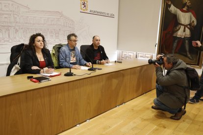 Elena Blasco, Enrique Reguero y Antonio Busto, en el inicio de la rueda de prensa de esta mañana.