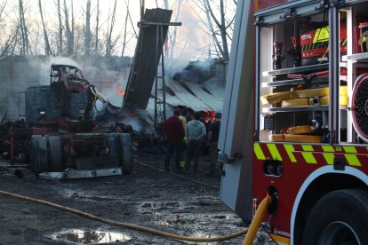 Imagen de la actuación de los Bomberos en Almázcara.