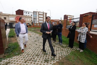 Quiñones entrega las viviendas de los camineros en Astorga.