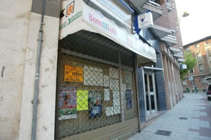 Administración de lotería en la calle Pérez Crespo.