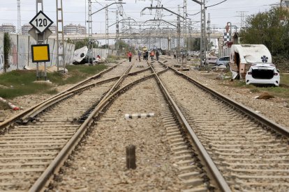 Vista de las vías del tren Alfafar, Valencia, tras el paso de la dana. EFE/Miguel Ángel Polo/Archivo