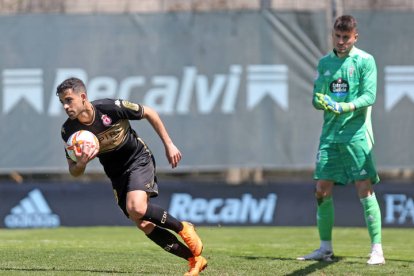 La Cultural volverá a jugar en las instalaciones de Barreiro. En la imagen en el partido de la temporada 2021-2022 con el ya exculturalista Alberto Solís.