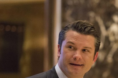 Fotografía de archivo del 15 de diciembre de 2016 de Pete Hegseth a su llegada a la Trump Tower para reunirse con el entonces presidente electo de Estados Unidos, Donald Trump, en Nueva York (Estados Unidos). EFE/ Albin Lohr-jones