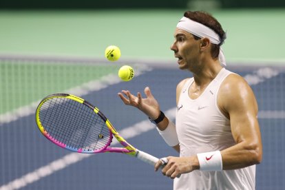 El tenista español Rafa Nadal durante el entrenamiento previo a las finales de Copa Davis, el lunes en Málaga. EFE/Jorge Zapata