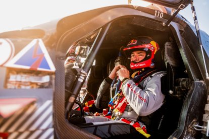 El piloto español Carlos Sainz volverá a pelear por ganar el Dakar