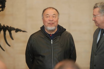Ai Weiwei, con Álvaro Rodríguez Fominaya, director del Musac y comisario de la exposición.