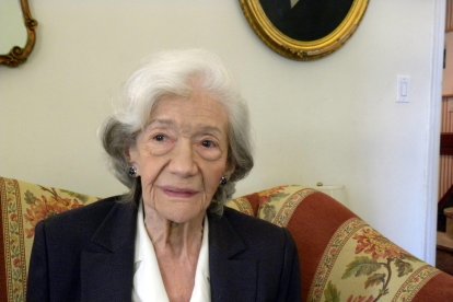 La escritora española y Premio Cervantes 2010 Ana María Matute habla durante una entrevista con Efe EN 2011.