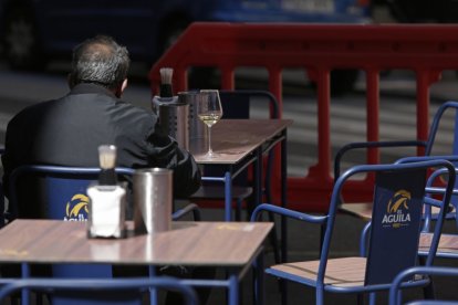 Las terrazas con vallas entran dentro de las prohibiciones de la nueva ordenanza.