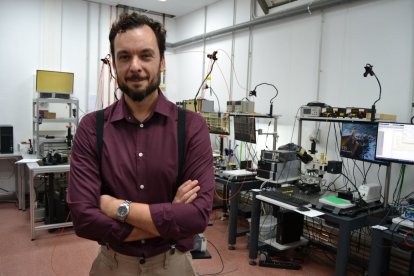 Andrés Castellanos en su laboratorio.
