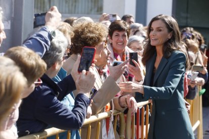 Letizia posó para los leoneses que la esperaron antes de que comenzara el Congres Fest.