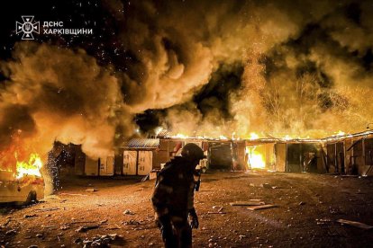 Imagen del estallido de una bomba rusa en Kupiansk.