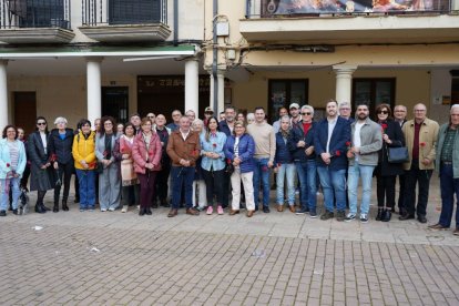 Foto de familia del homenaje este domingo a Benito Pamparacuatro en Sahagún.
