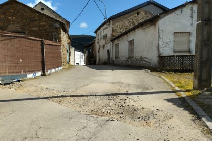 Estado de una de las calles de Fabero, en una imagen del PP.