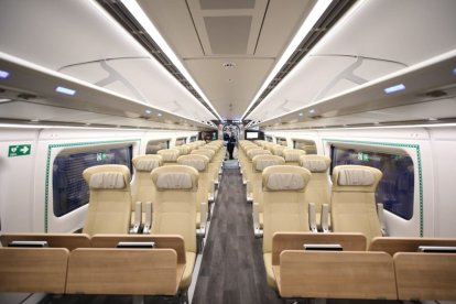 Interior de uno de los coches del Avril.