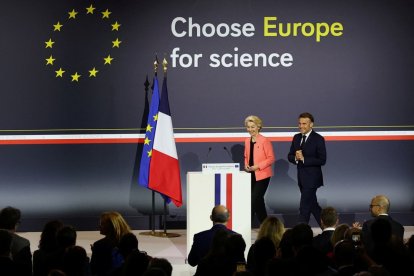 Macron y Ursula Von der Leyen ayer, en la Sorbona.