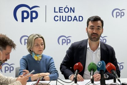 Ana Franco y David Fernández, durante la rueda de prensa.