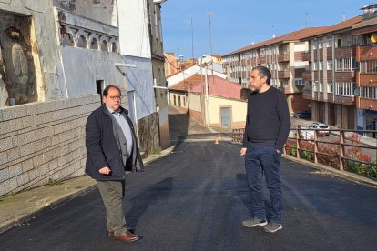 El alcalde, Javier Carrera, visitó las obras de la localidad.