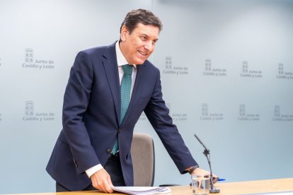 El portavoz de la Junta, el consejero Carriedo, ayer en la rueda de prensa.