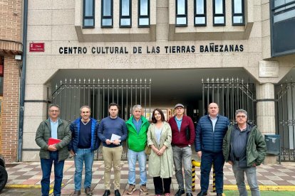 Representantes del PSOE y de los trabajadores, este viernes.