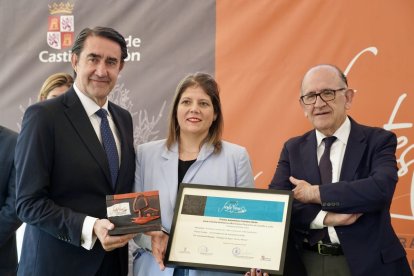 La alcaldesa Paula Conde junto al consejero.