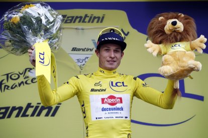 El ciclista belga Jasper Philipsen, primer maillot amarillo del Tour de Francia.