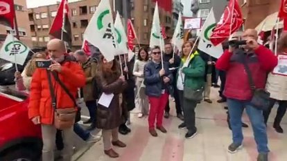 Protesta frente a Educación