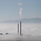 Torres y chimeneas de Compostilla II en Cubillos del Sil, un día de niebla de la década pasada. L. DE LA MATA