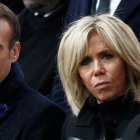 Angela Merkel junto a Emmanuel y Brigitte Macron, ayer domingo, durante la conmemoración del centenario del armisticio de la primera guerra mundial.